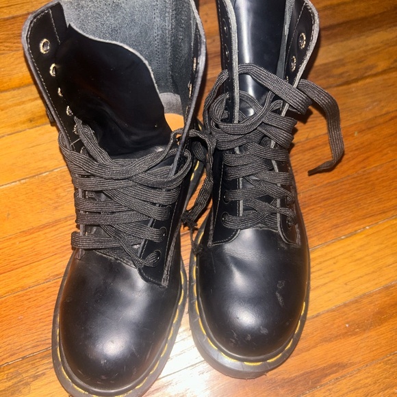 Shoes - Doc Martin vintage 1919 England Black size 8 women’s